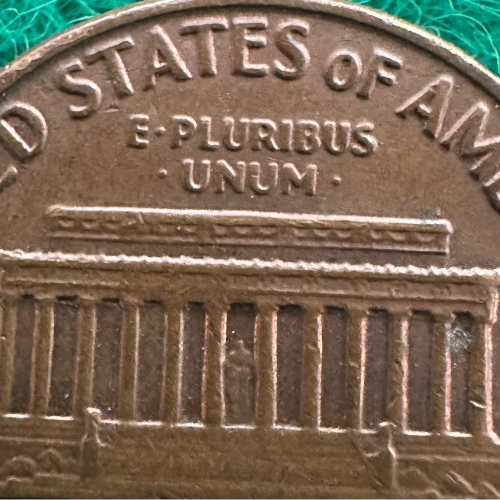 RARE - 1969-D Lincoln Penny – Floating Roof Error – Rare Mint Error Coin! - Picture 2 of 5